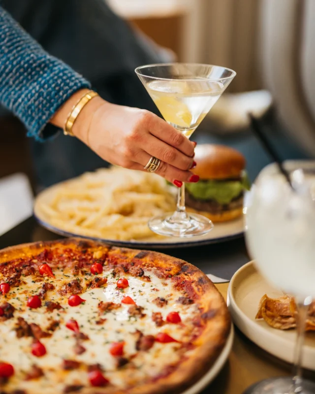 A superior lineup – found at The Circle Bar’s Social Hour. 🍸 Every Monday - Thursday from 4 to 6 PM.